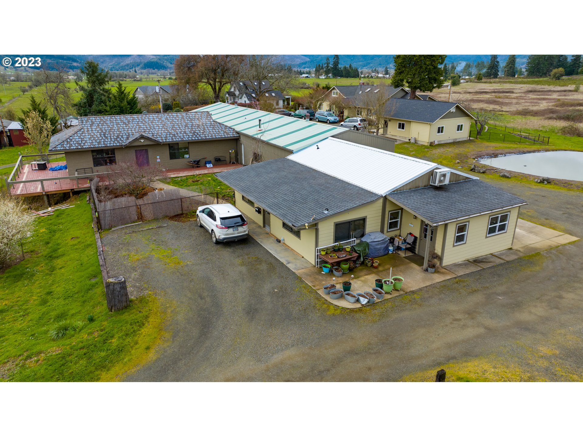 6561 Lookingglass Road Roseburg, OR 97471 - Photo 33 of 48 Guest Quarters