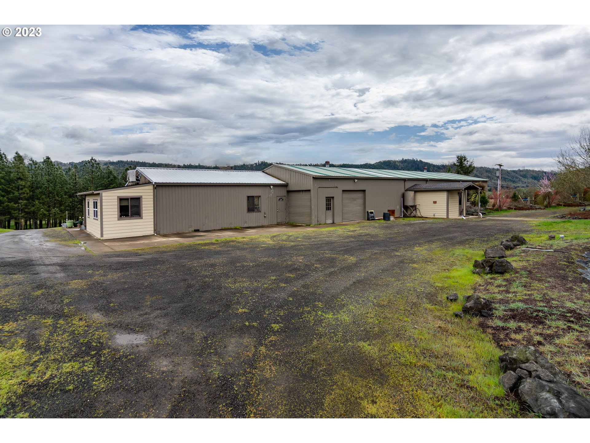 6561 Lookingglass Road Roseburg, OR 97471 - Photo 41 of 48 Shop