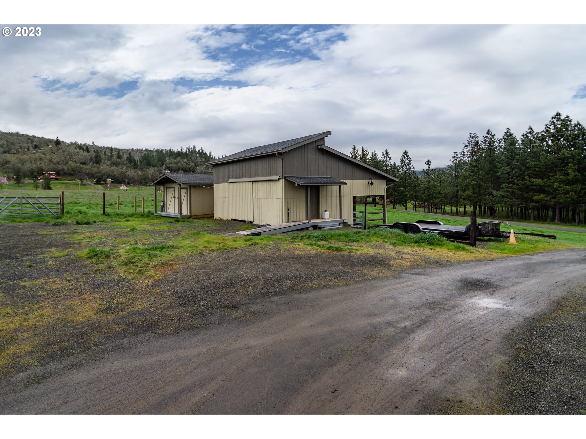 6561 Lookingglass Road Roseburg, OR 97471 - Photo 43 of 48 Barn