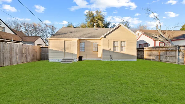 $1,395 | 213 12th Avenue North, Texas City, TX 77590