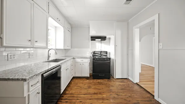 $1,395 | 213 12th Avenue North, Texas City, TX 77590