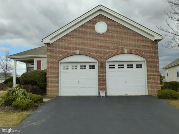 41 Foster Road Pennington, NJ 08534 - Photo 2 of 25 Garage