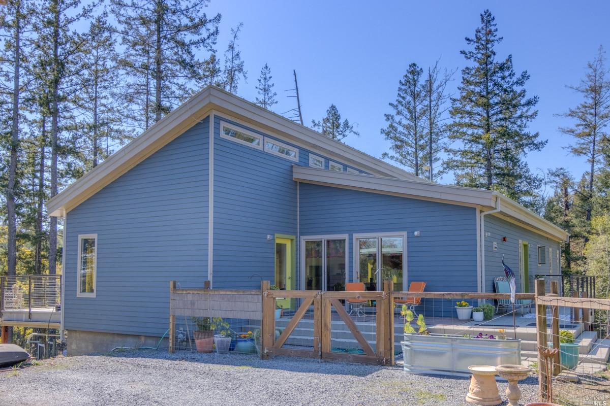 877 Montgomery Road Sebastopol, CA 95472 - Photo 1 of 1 a front view of a house with garden
