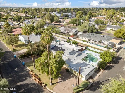 a view of residential houses with yard