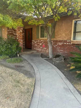 $2,500 | 6374 North 6th Street, Fresno, CA 93710