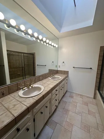 $2,500 | 6374 North 6th Street, Fresno, CA 93710