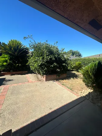 $2,500 | 6374 North 6th Street, Fresno, CA 93710