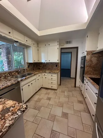 $2,500 | 6374 North 6th Street, Fresno, CA 93710