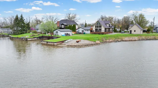 $400,000 | 15643 Milliman Road, Rockwood, MI 48173