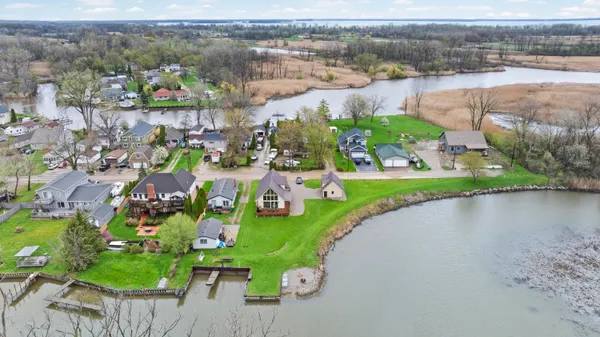 $400,000 | 15643 Milliman Road, Rockwood, MI 48173