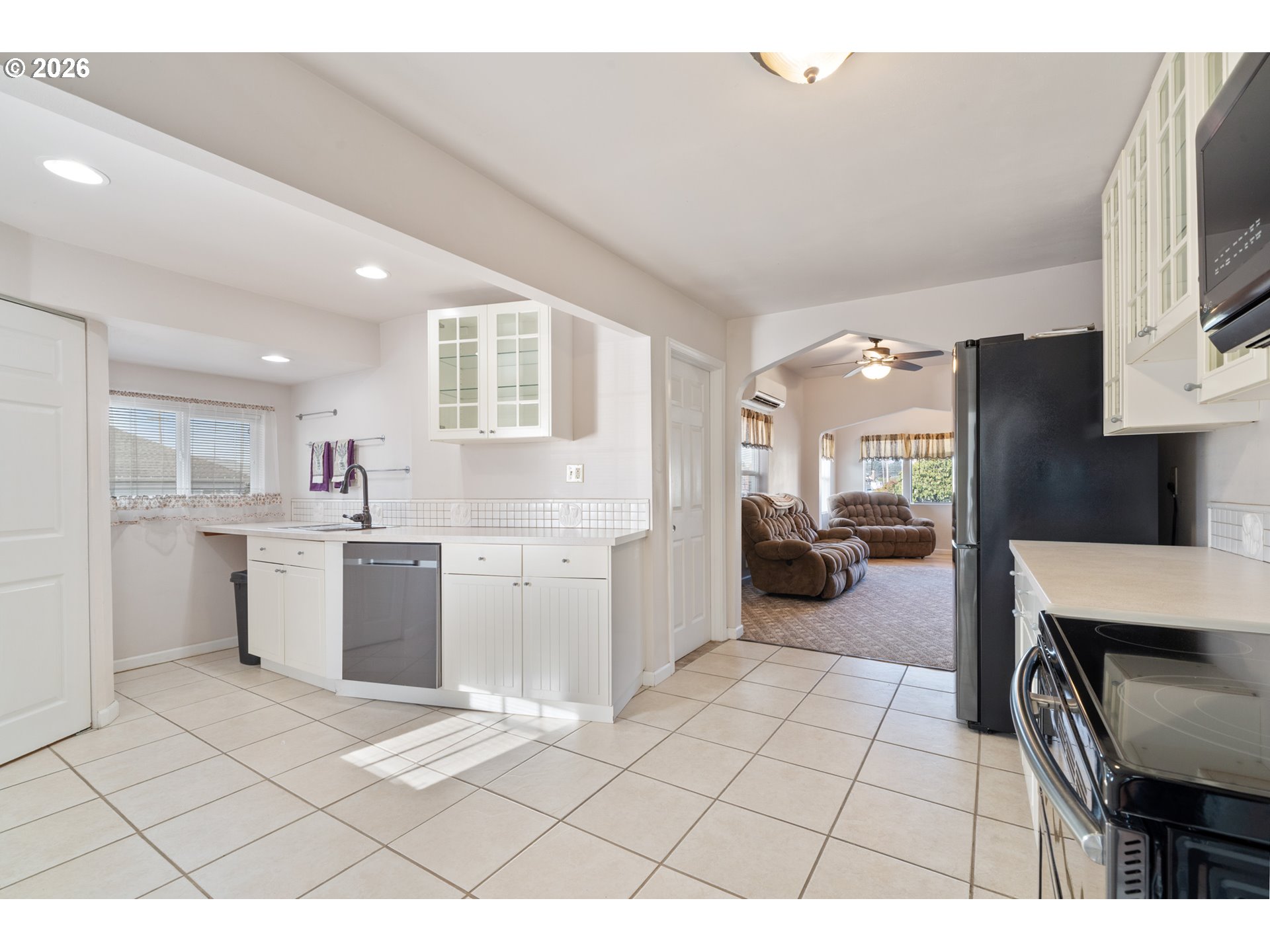 1403 5th Street Tillamook, OR 97141 - Photo 15 of 31 Kitchen