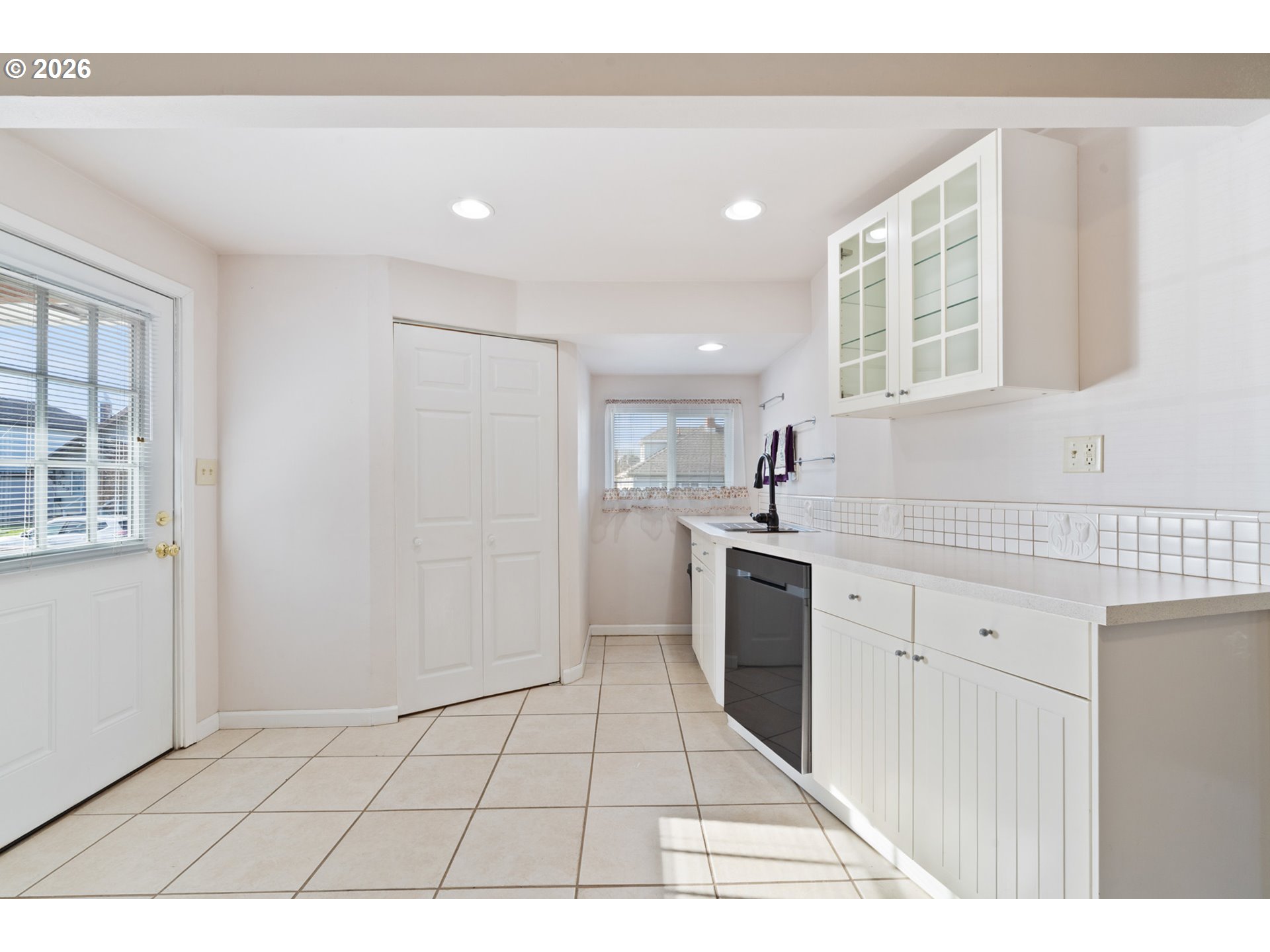 1403 5th Street Tillamook, OR 97141 - Photo 16 of 31 Kitchen