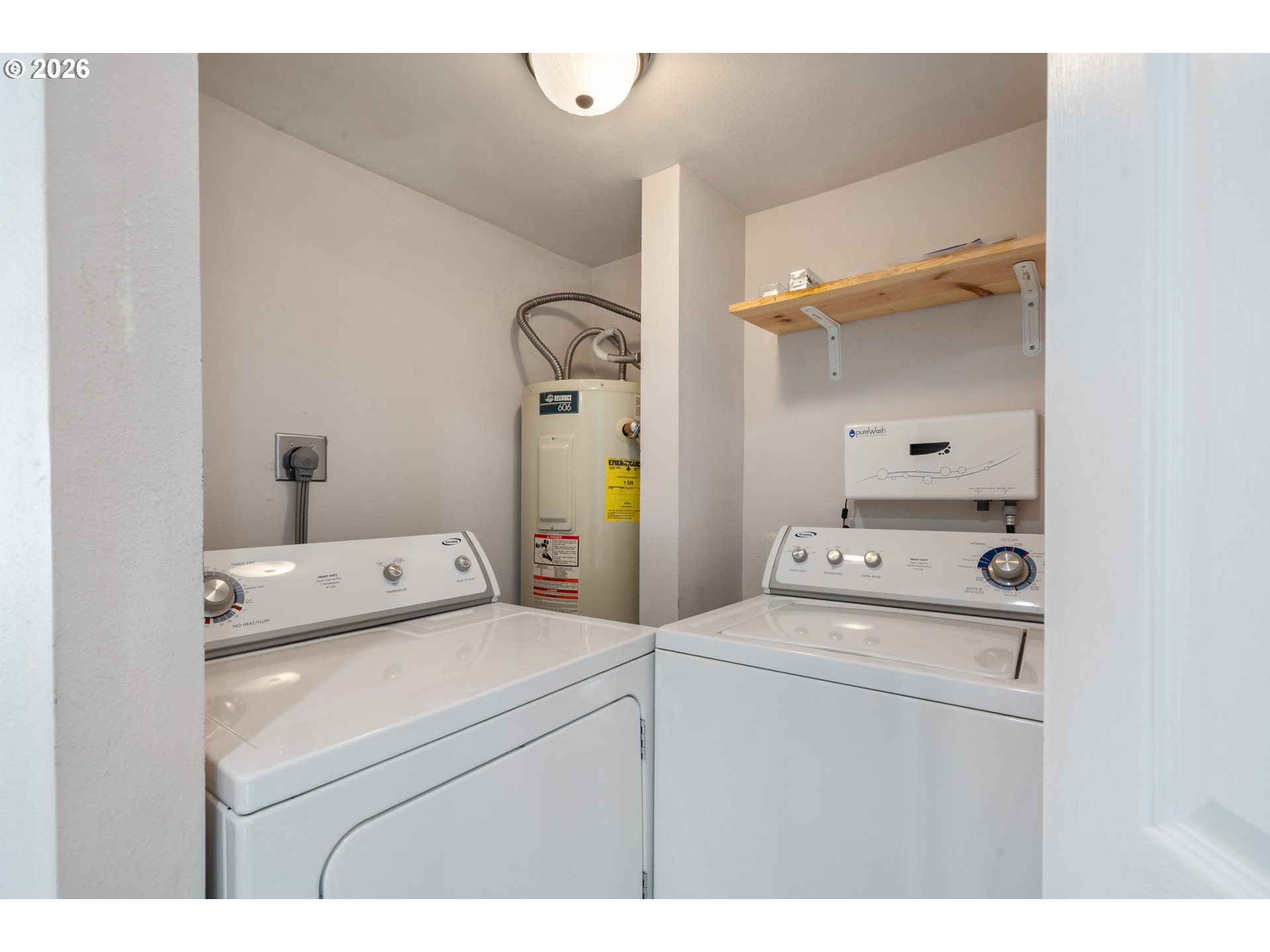 1403 5th Street Tillamook, OR 97141 - Photo 17 of 31 Laundry