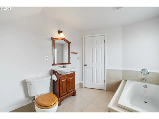 $475,000 | 1403 5th Street, Tillamook, OR 97141