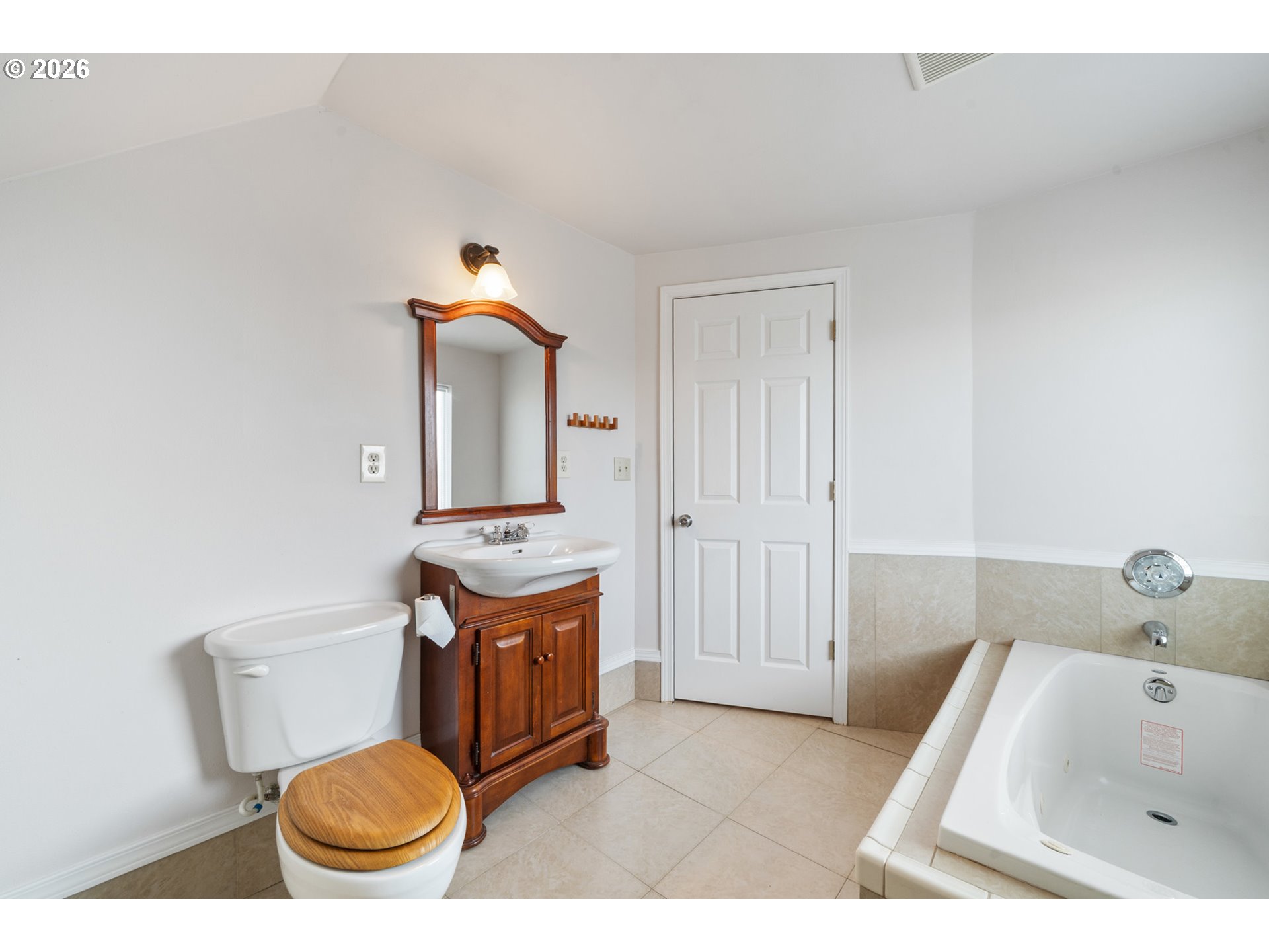 1403 5th Street Tillamook, OR 97141 - Photo 24 of 31 Bathroom