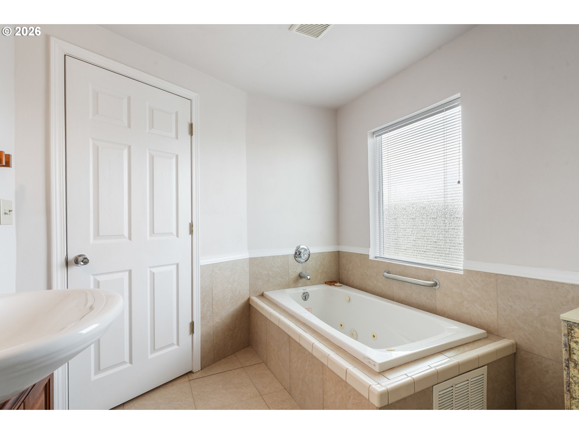 1403 5th Street Tillamook, OR 97141 - Photo 25 of 31 Jacuzzi