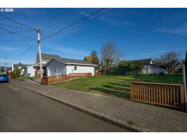$475,000 | 1403 5th Street, Tillamook, OR 97141