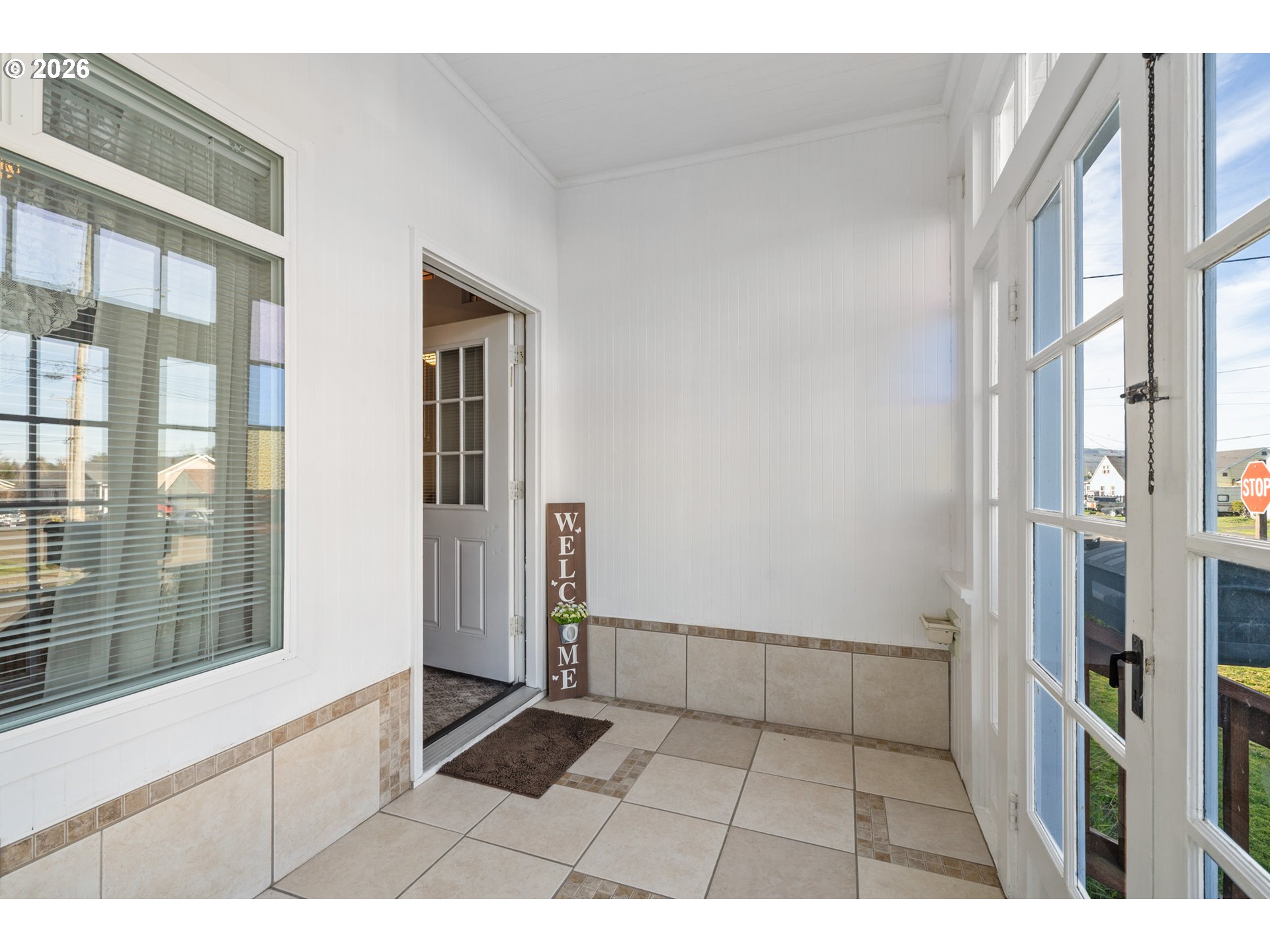 1403 5th Street Tillamook, OR 97141 - Photo 6 of 31 Entrance/Foyer