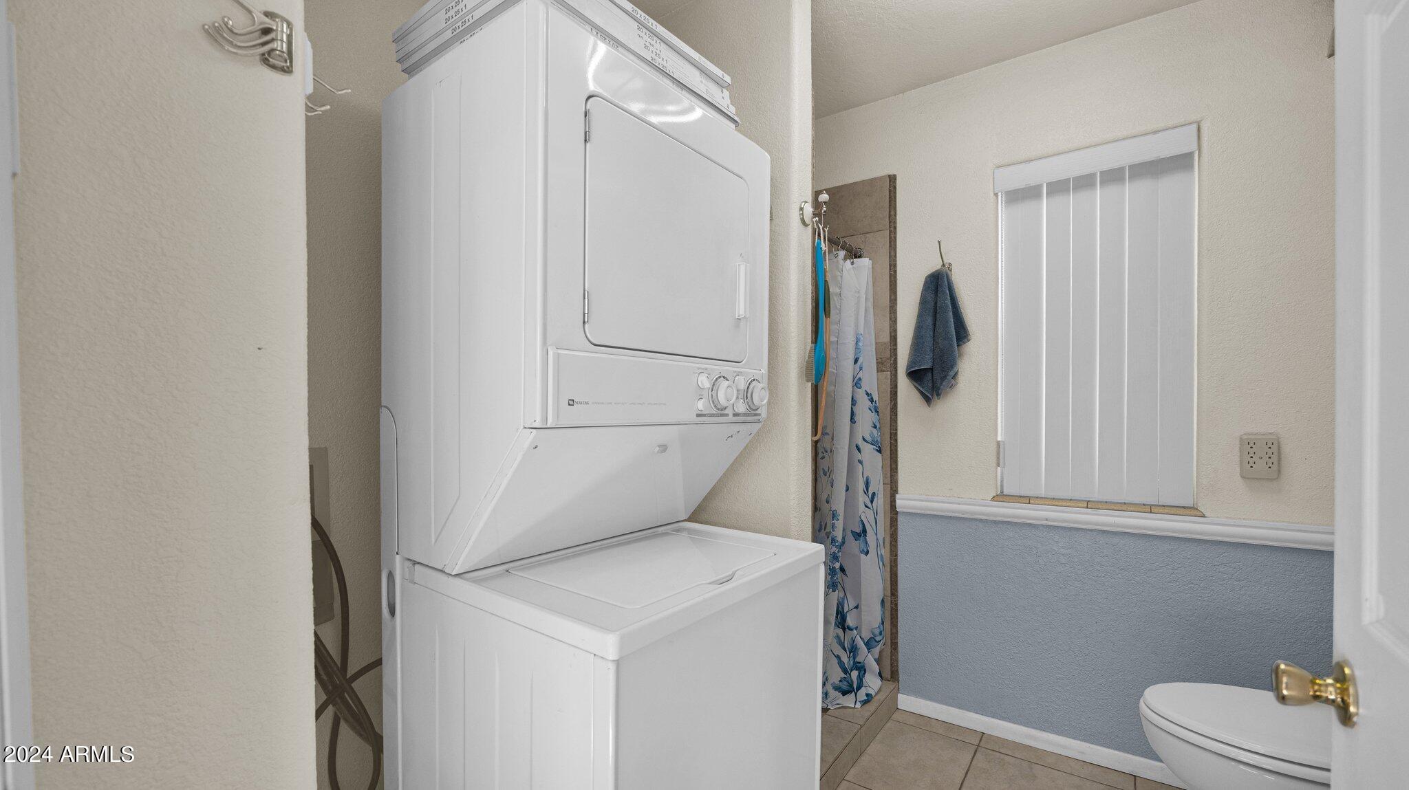 814 East Harwell Road Gilbert, AZ 85234 - Photo 33 of 35 a utility room with dryer and washer