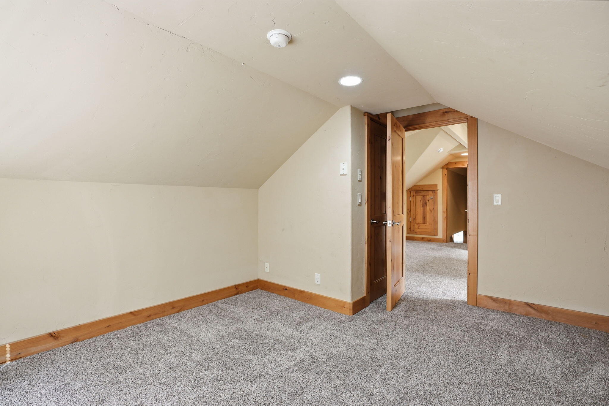 631 Sundance Ridge Court Redmond, OR 97756 - Photo 49 of 61 an empty room with a empty space and windows