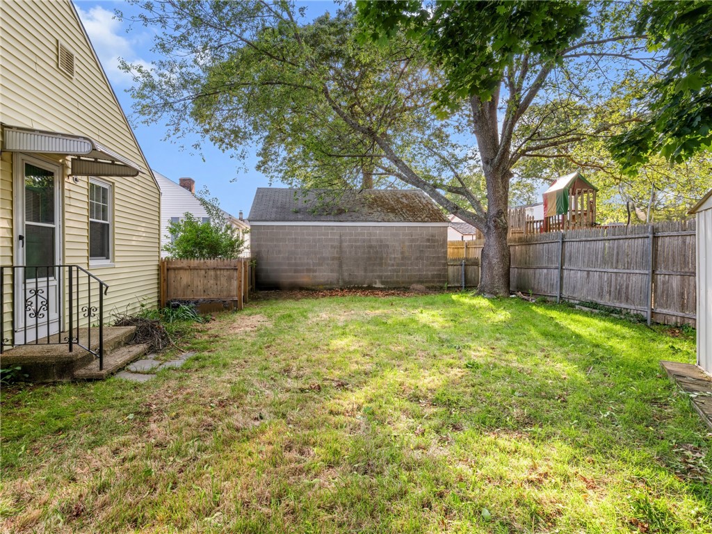 25 Community Road Warwick, RI 02889 - Photo 23 of 24 Yard
