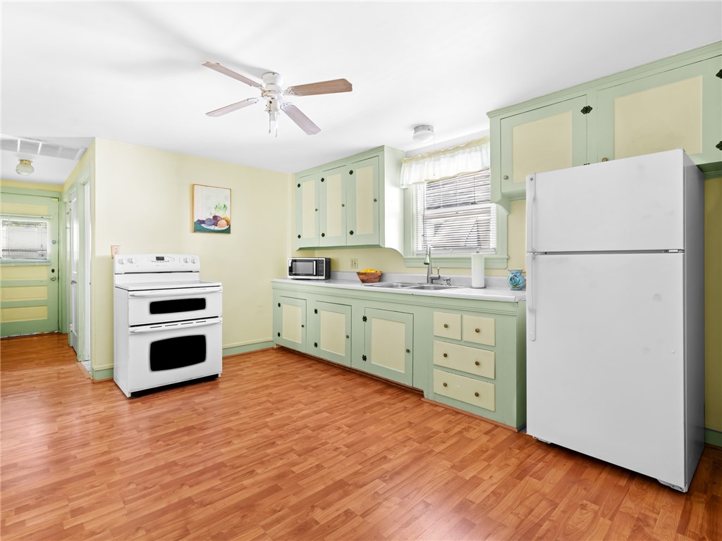 25 Community Road Warwick, RI 02889 - Photo 10 of 24 Kitchen