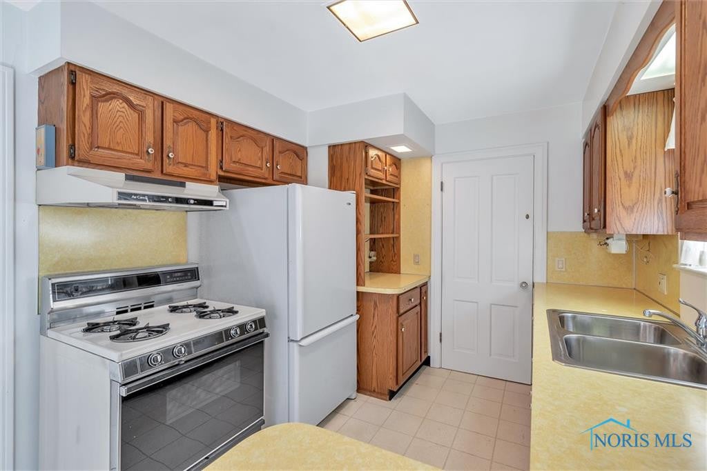 4160 Grantley Road Toledo, OH 43613 - Photo 9 of 39 Gallery Image 9