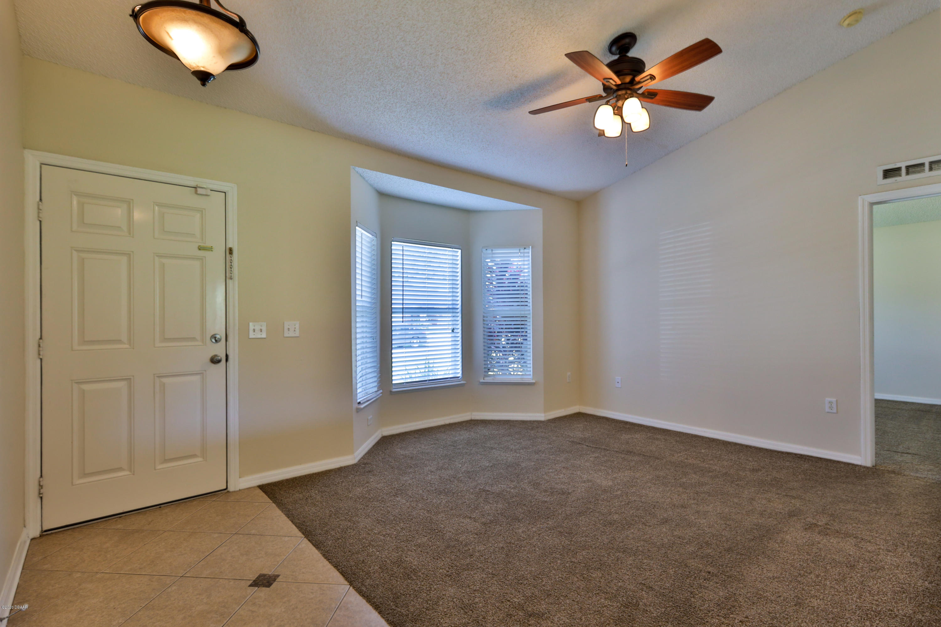 17 Rocking Lane Palm Coast, FL 32164 - Photo 4 of 33 Living Room