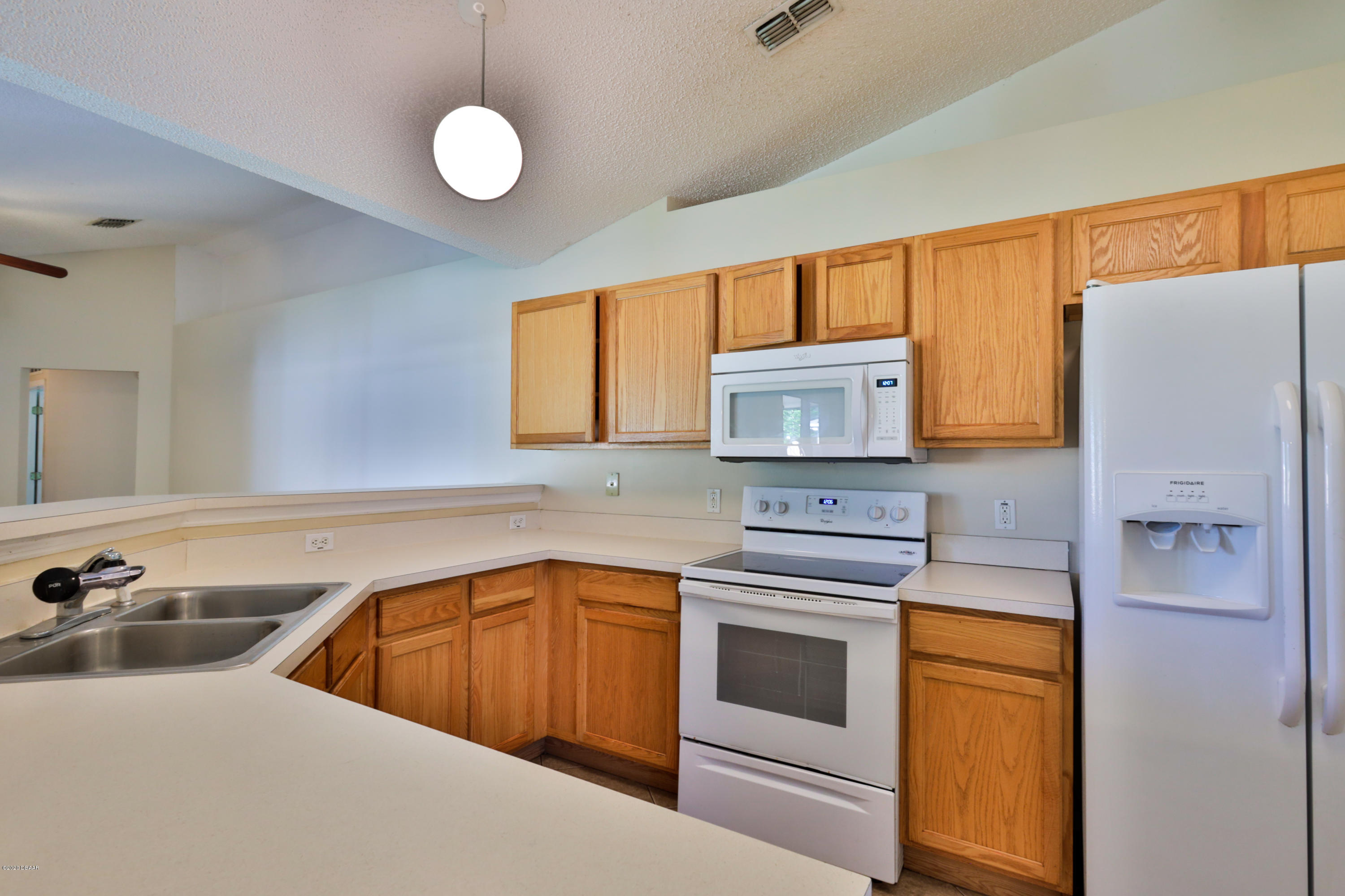 17 Rocking Lane Palm Coast, FL 32164 - Photo 10 of 33 Kitchen