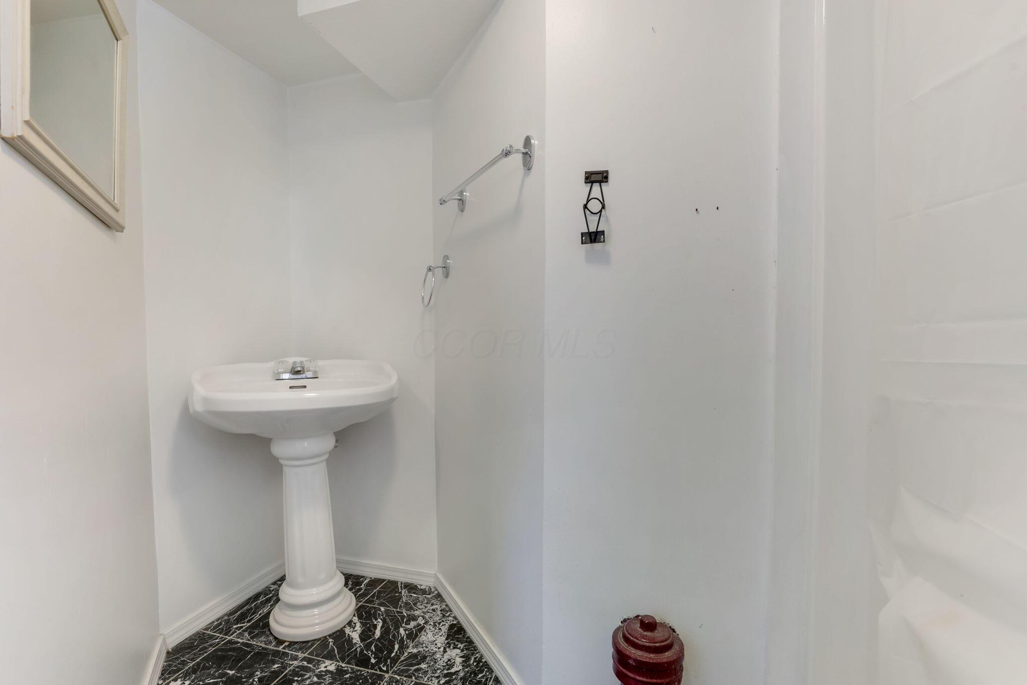 2734 Wellesley Road Columbus, OH 43209 - Photo 34 of 42