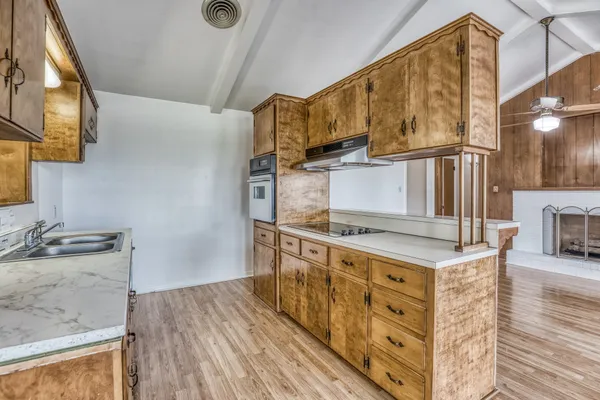 $289,000 | 407 West Glenn Street, Bellville, TX 77418