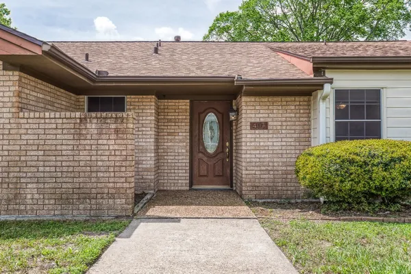 $289,000 | 407 West Glenn Street, Bellville, TX 77418