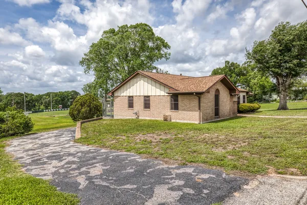 $289,000 | 407 West Glenn Street, Bellville, TX 77418
