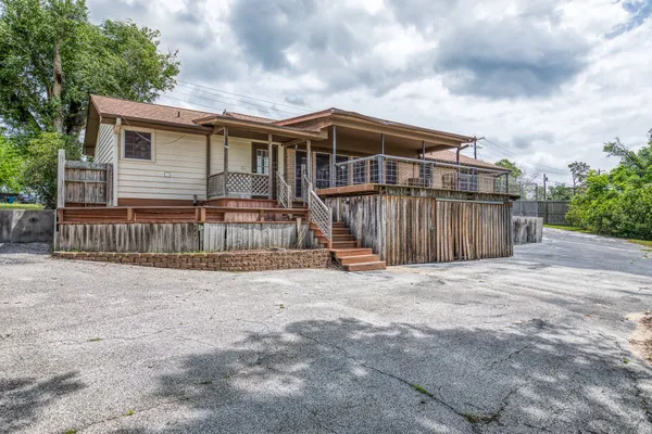 $289,000 | 407 West Glenn Street, Bellville, TX 77418