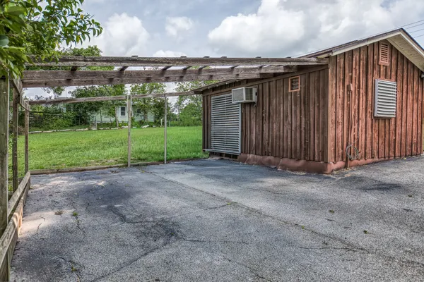 $289,000 | 407 West Glenn Street, Bellville, TX 77418