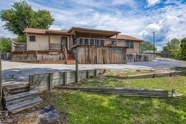 $289,000 | 407 West Glenn Street, Bellville, TX 77418