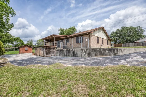 $289,000 | 407 West Glenn Street, Bellville, TX 77418