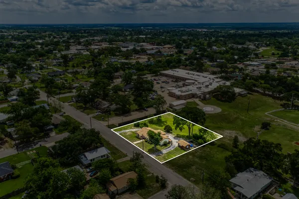 $289,000 | 407 West Glenn Street, Bellville, TX 77418