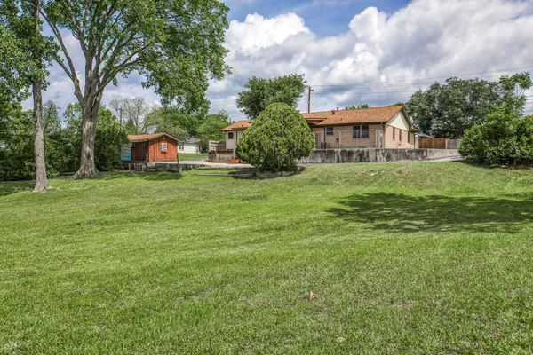 $289,000 | 407 West Glenn Street, Bellville, TX 77418