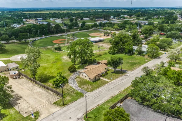 $289,000 | 407 West Glenn Street, Bellville, TX 77418