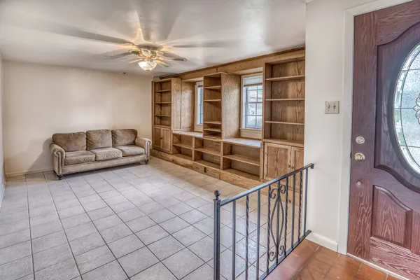 $289,000 | 407 West Glenn Street, Bellville, TX 77418