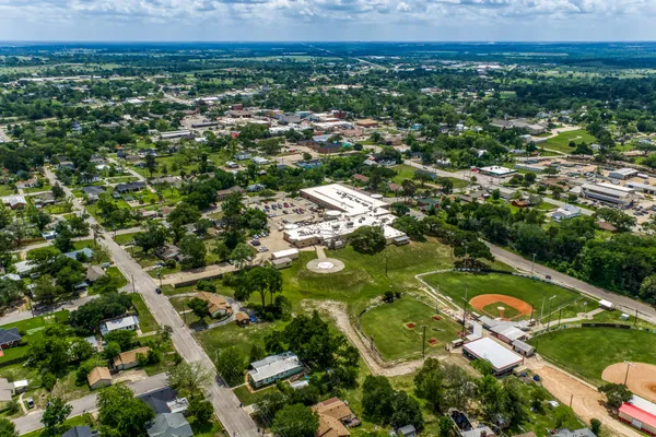 $289,000 | 407 West Glenn Street, Bellville, TX 77418