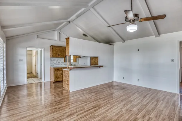 $289,000 | 407 West Glenn Street, Bellville, TX 77418