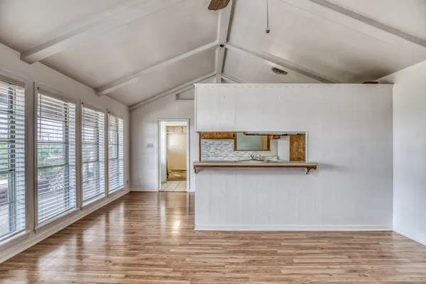 $289,000 | 407 West Glenn Street, Bellville, TX 77418