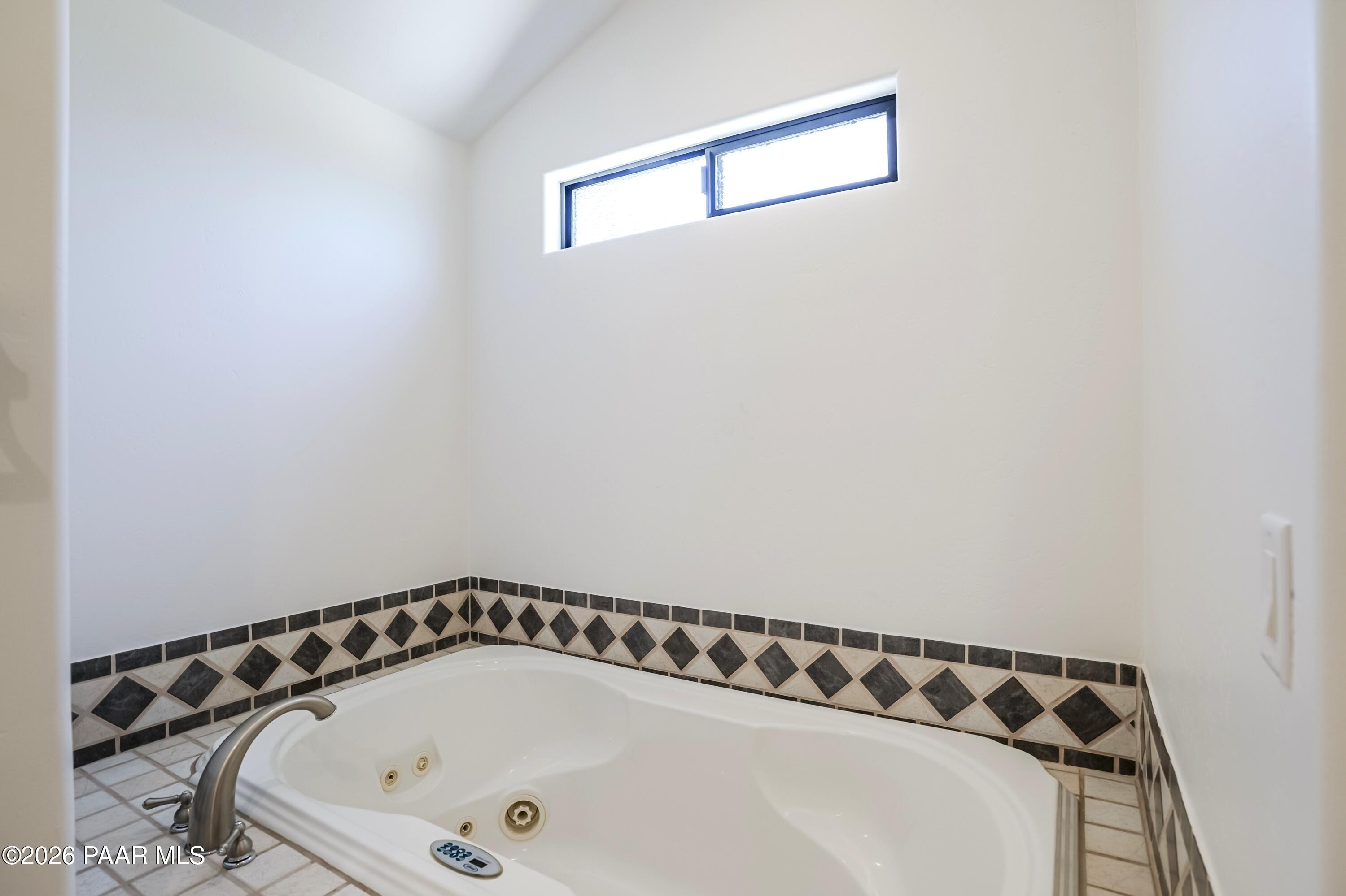 1584 West Cliff Rose Road Prescott, AZ 86305 - Photo 27 of 66 Primary Bathroom