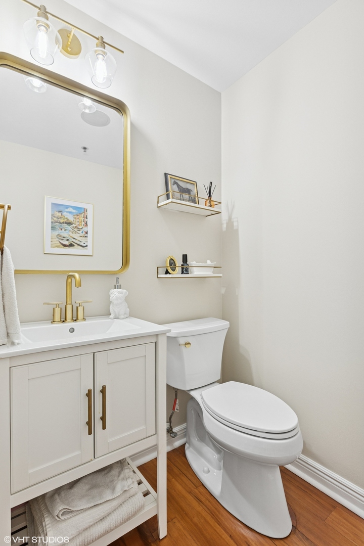 340 West Superior Street, Unit 1607 Chicago, IL 60654 - Photo 11 of 17 a bathroom with a toilet a sink and mirror