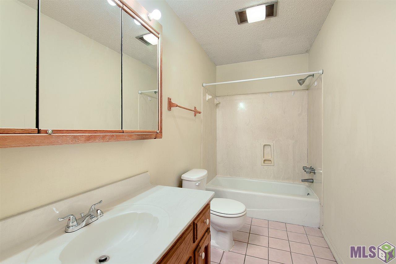 18482 Perkins Oak Road Prairieville, LA 70769 - Photo 7 of 11 Master Bathroom