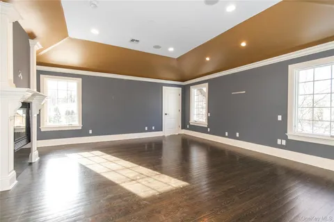 $2,588,000 | 12 Knollwood Road, Roslyn, NY 11576