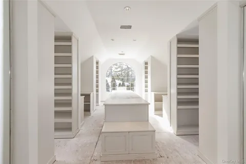 $2,588,000 | 12 Knollwood Road, Roslyn, NY 11576