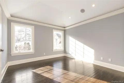 $2,588,000 | 12 Knollwood Road, Roslyn, NY 11576